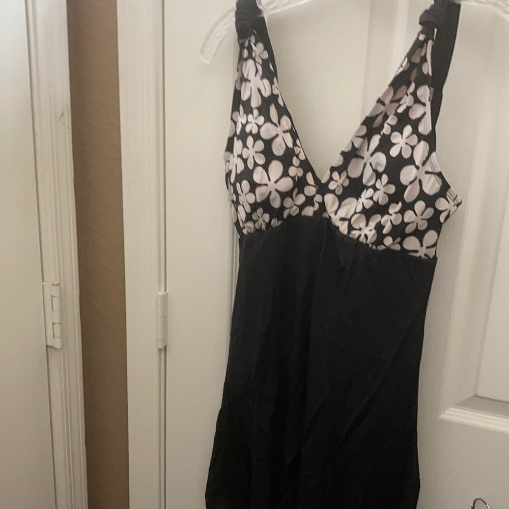 FINAL MARKDOWN Tropical escape swimsuit 10